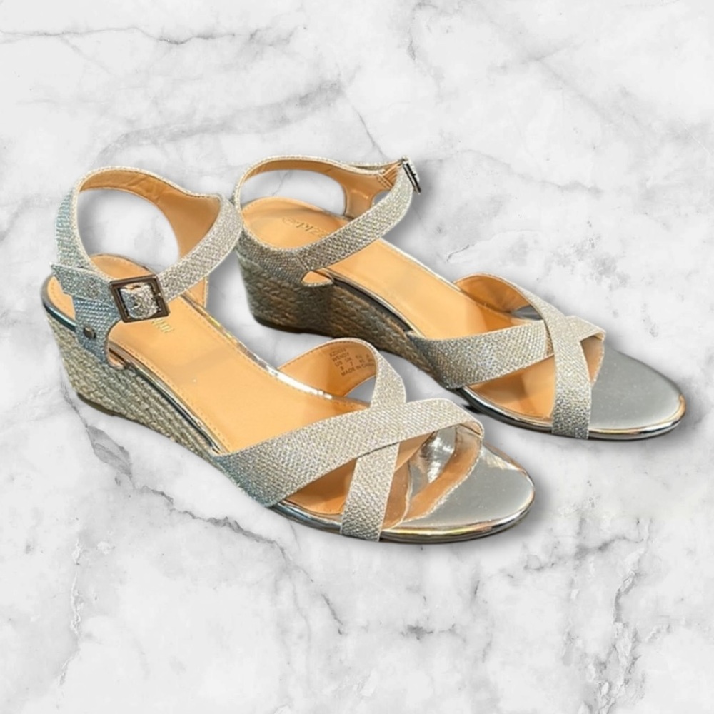 Pizz Annu woman’s Wendy low wedge ankle silver strap open toe sandals size 9